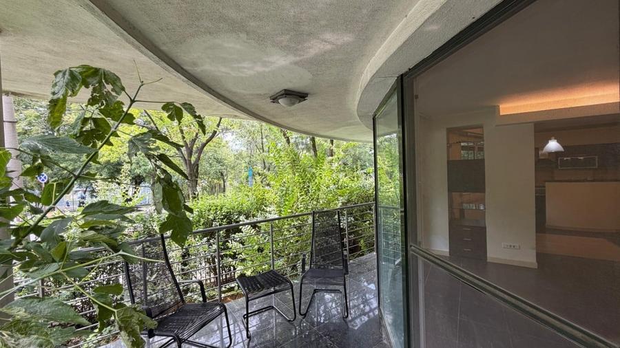 Apartament cu 4 camere decomandat, mobilat în Herăstrău