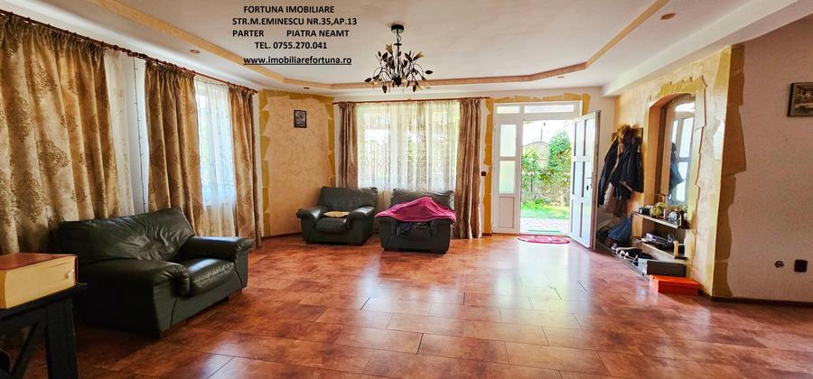 Casă cu 5 camere cu Garaj în 1 Mai