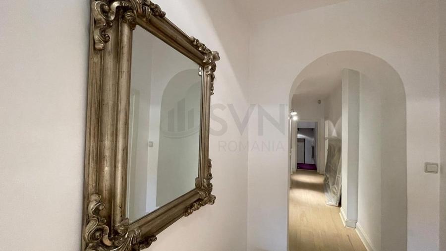 Apartament cu 5 camere semidecomandat, mobilat în Capitale