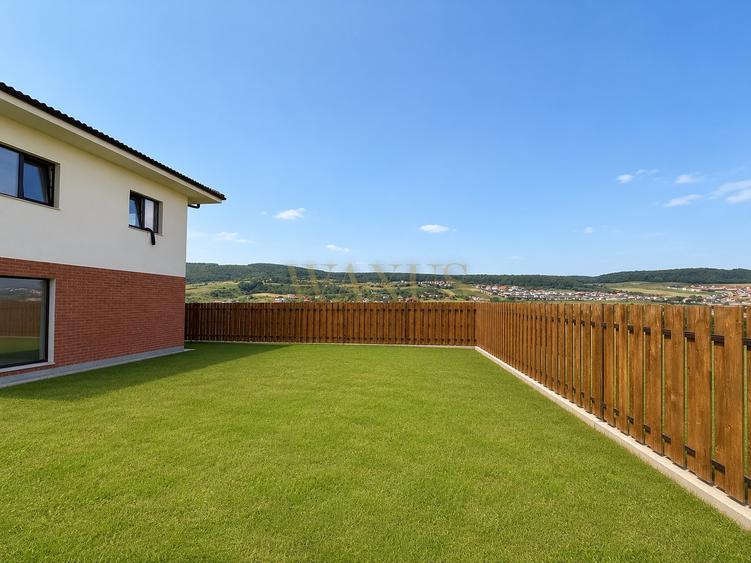 Duplex cu 4 camere cu Canalizare în Chinteni