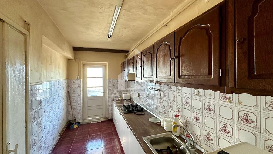 Apartament cu 3 camere decomandat, mobilat în Dacia