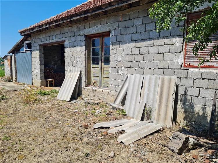Casă individuală cu 2 camere cu Canalizare în Șiria