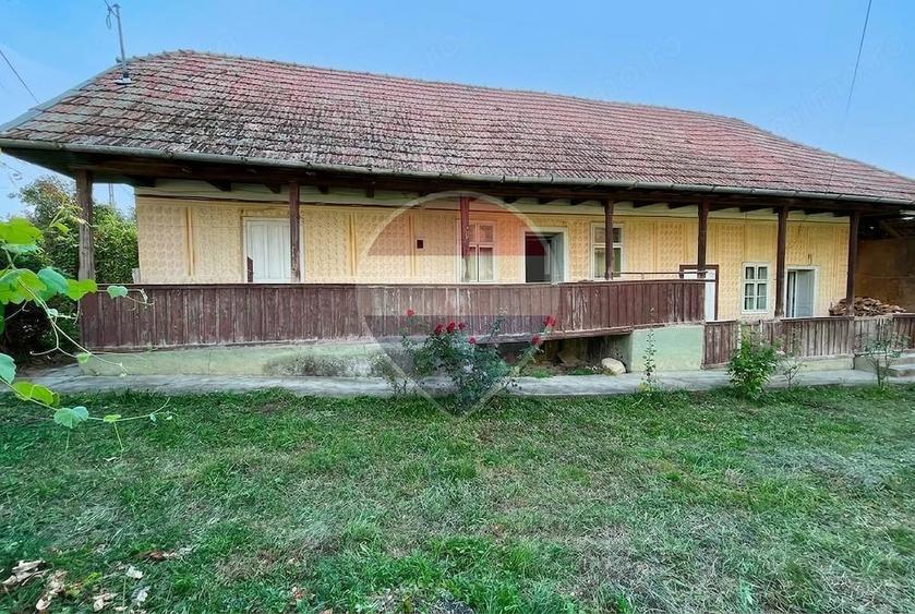 Casă cu 2 camere cu Teren 3618 Mp în Moldovenești