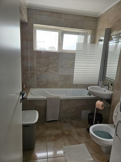 Apartament cu 3 camere nedecomandat în Central