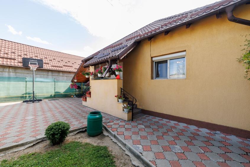 Casă cu 3 camere cu Canalizare în Câmpului