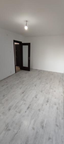 Apartament cu 2 camere decomandat în Titan