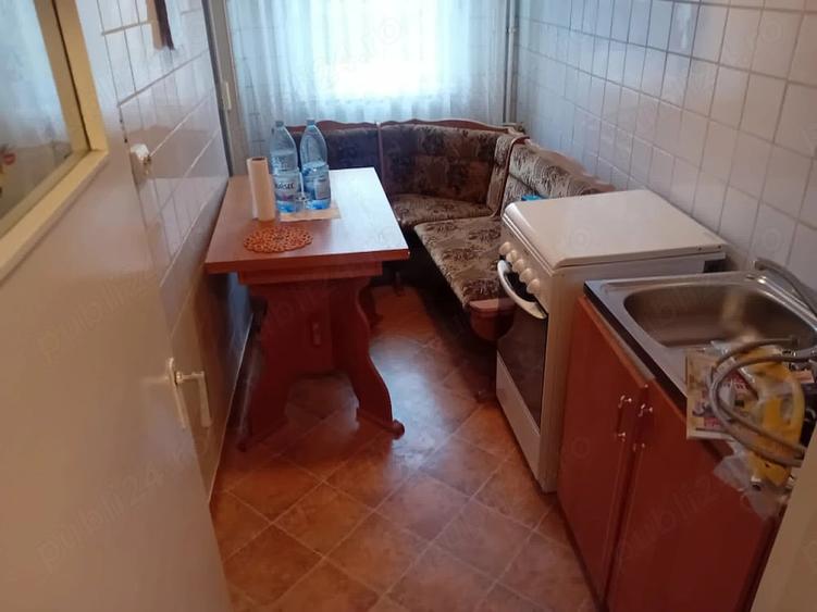 Apartament cu 3 camere semidecomandat în Dărmănești