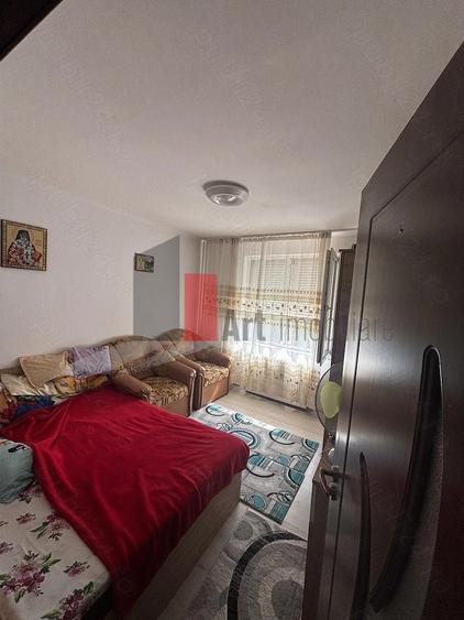 Vând apartament cu 3 camere și 2 băi în zona Militari - 5