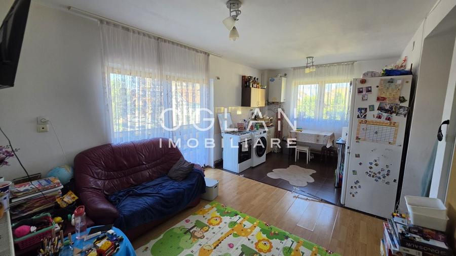 Apartament cu 3 camere decomandat, mobilat în Cedonia