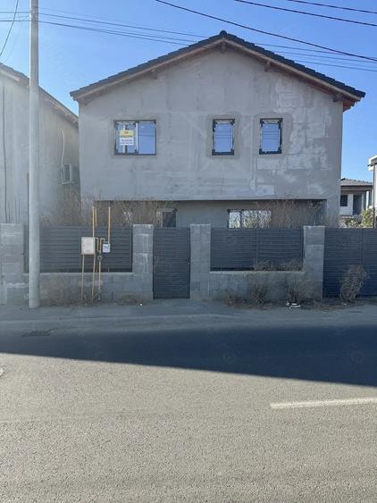 Casă cu 3 camere cu Teren 220 Mp în Exterior Vest