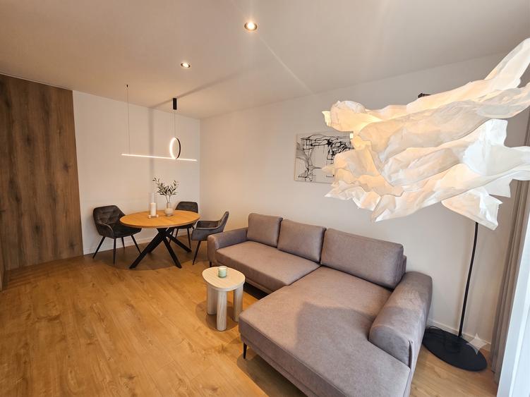 Apartament cu 2 camere decomandat în Tunari