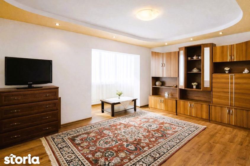 Apartament cu 3 camere decomandat în Petros