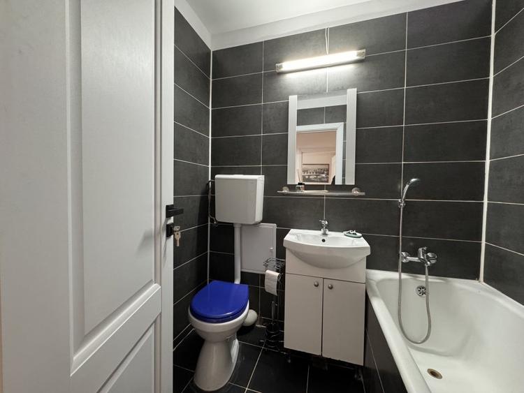Apartament cu 3 camere decomandat, mobilat în Titan