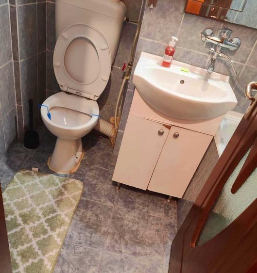 Apartament cu 3 camere semidecomandat în Ciric