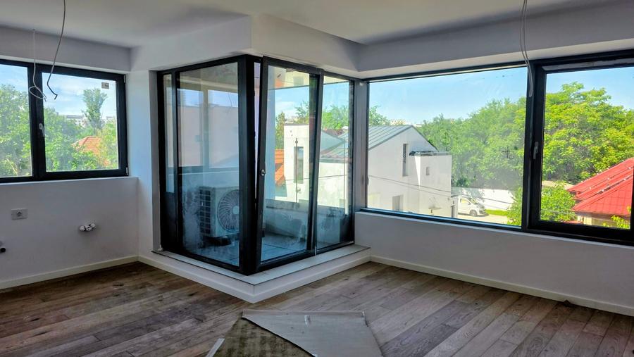 Apartament cu 3 camere semidecomandat în Timpuri Noi