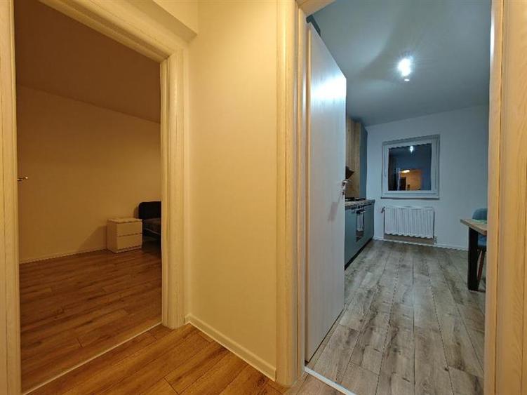 Apartament cu 2 camere decomandat, mobilat în Tractorul