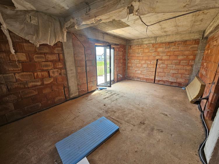 Duplex cu 6 camere cu Canalizare în Central