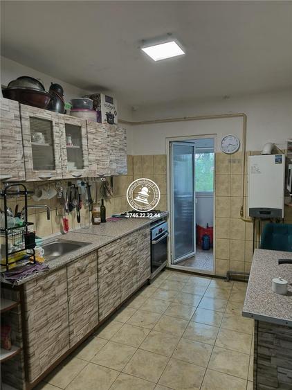 Apartament cu 3 camere decomandat în Metalurgie