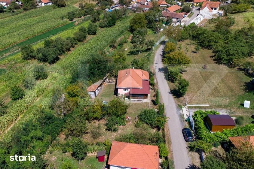 Casă cu 3 camere cu Teren 4000 Mp în Brănișca