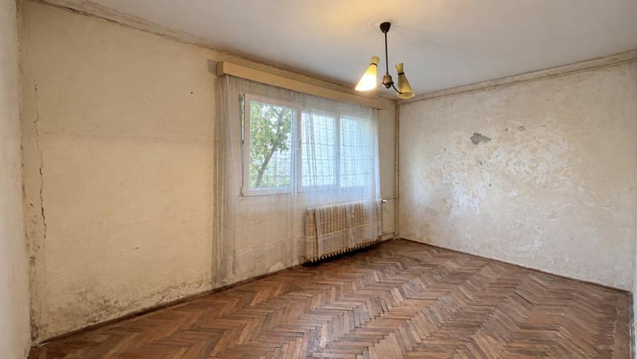 Apartament cu 3 camere semidecomandat în Titan