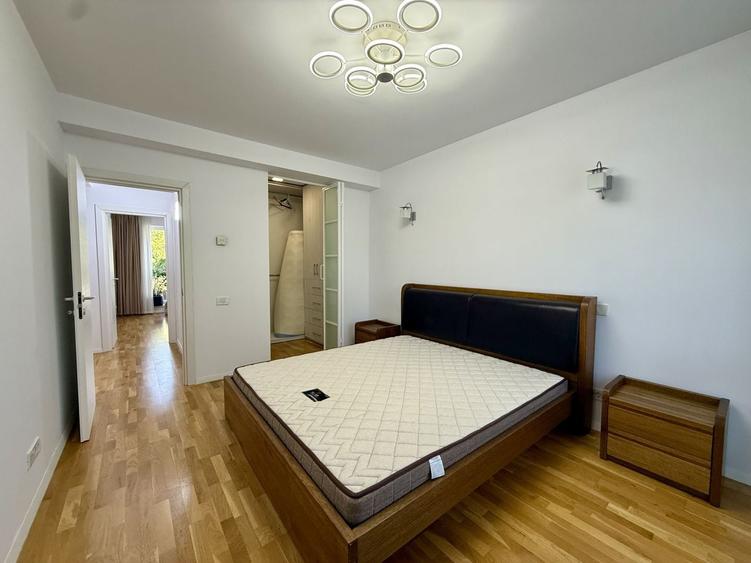 Casă cu 5 camere cu Canalizare în Pipera