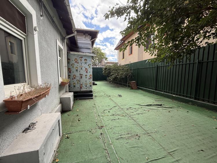 Casă individuală cu 10 camere cu Canalizare în Timpuri Noi