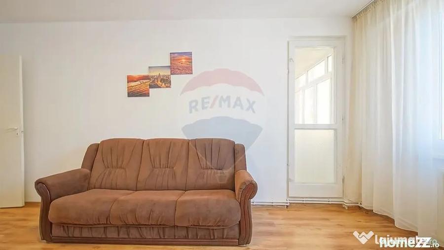 Apartament cu 3 camere semidecomandat în Astra