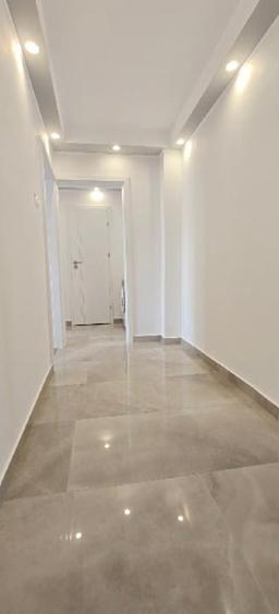 Apartament cu 4 camere decomandat în Drumul Taberei