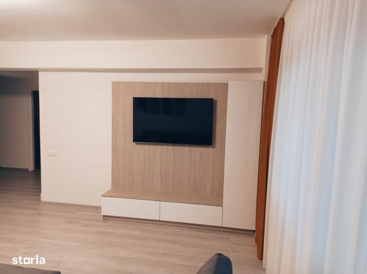 Apartament cu 2 camere decomandat în Calea București