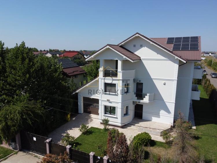 Casă individuală cu 6 camere cu Canalizare în Domnești
