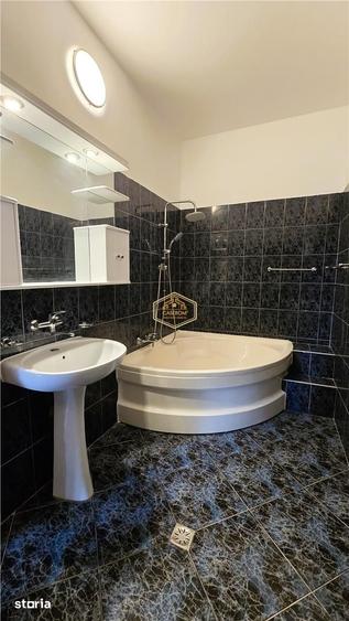 Casă cu 5 camere cu Teren 295 Mp în Central