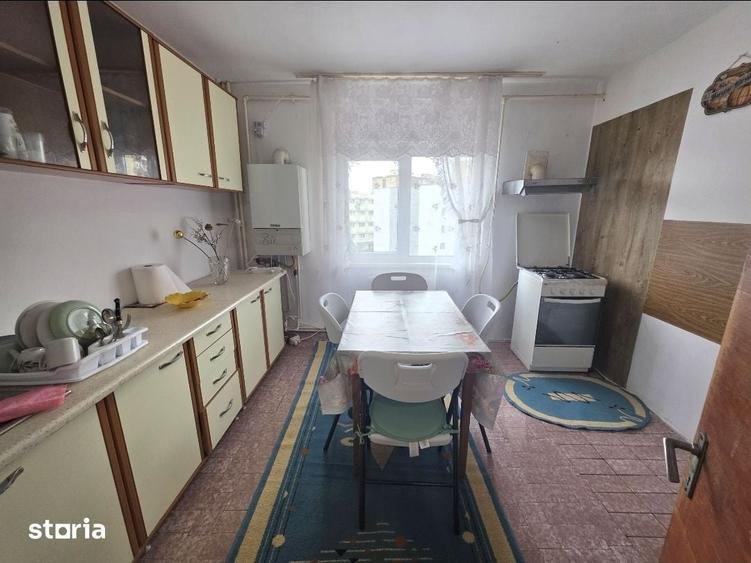 Apartament cu 3 camere în Tractorul
