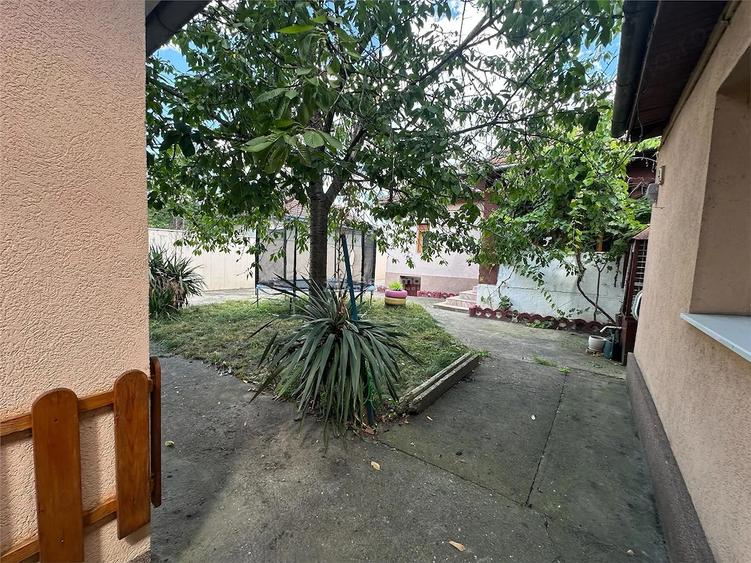 Casă cu 3 camere cu Teren 238 Mp în Est