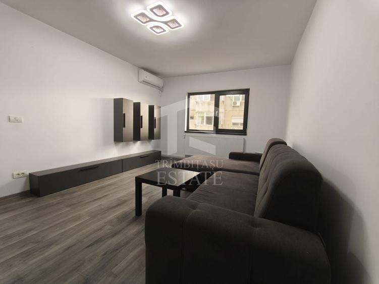 Apartament cu 3 camere decomandat, mobilat în Central