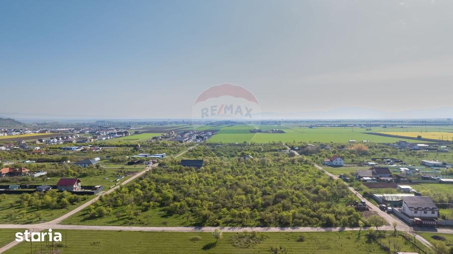 Teren de 2073 mp, în Sânpetru