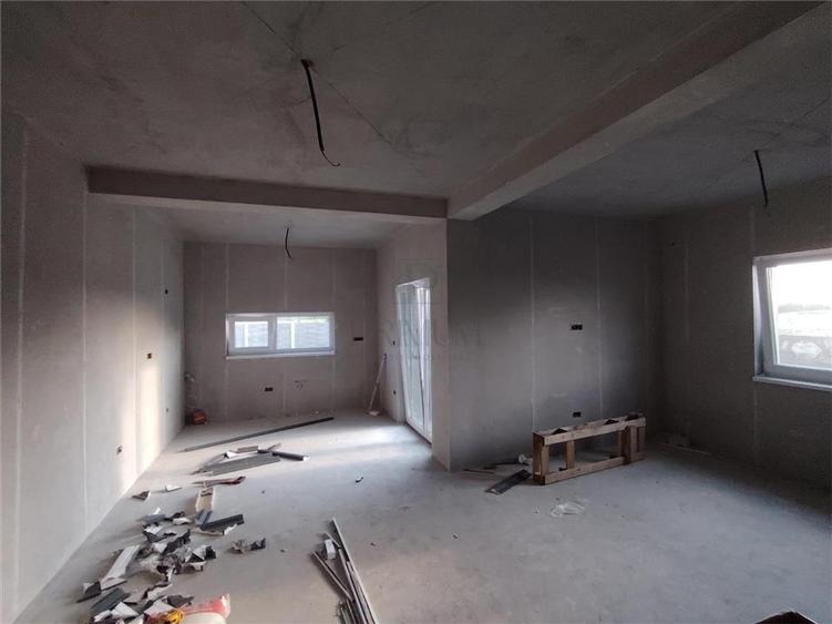 Duplex cu 4 camere cu Canalizare în Moșnița Nouă