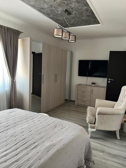 Apartament cu 3 camere semidecomandat în Dumbrăvița