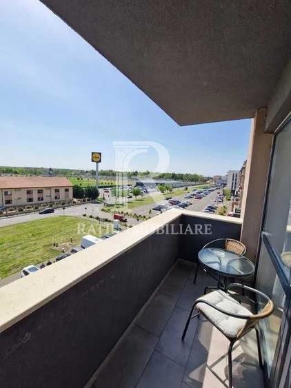 Apartament cu 3 camere decomandat, mobilat în Sud