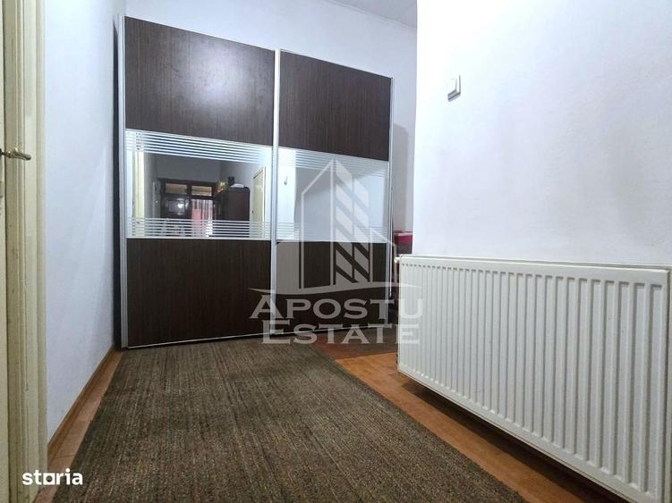 Casă cu 3 camere decomandat în Feniș