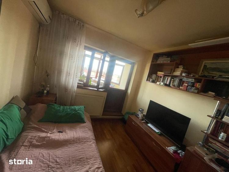 Apartament cu 4 camere decomandat în Central