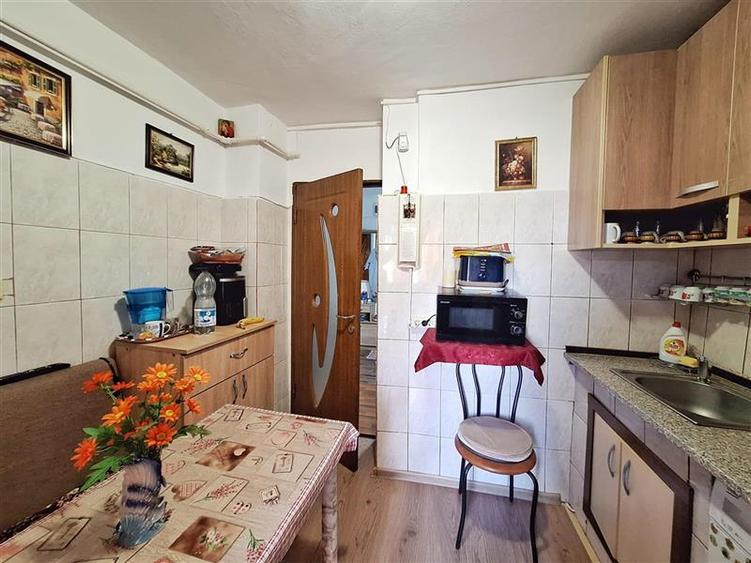 Apartament cu 2 camere decomandat, mobilat în 9 Mai