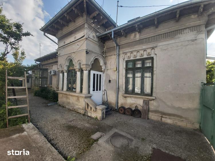 Casă cu 6 camere cu Teren 469 Mp în Central