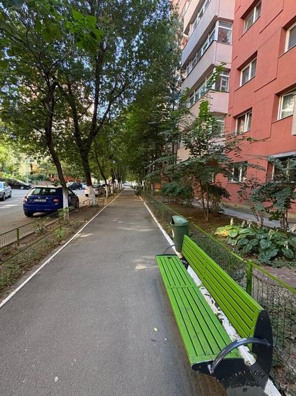 Apartament cu 3 camere decomandat în Progresul