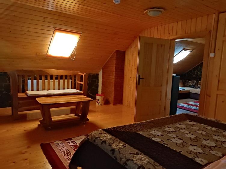 Casă cu 4 camere în Racovița