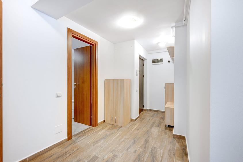Apartament cu 3 camere decomandat în Titan