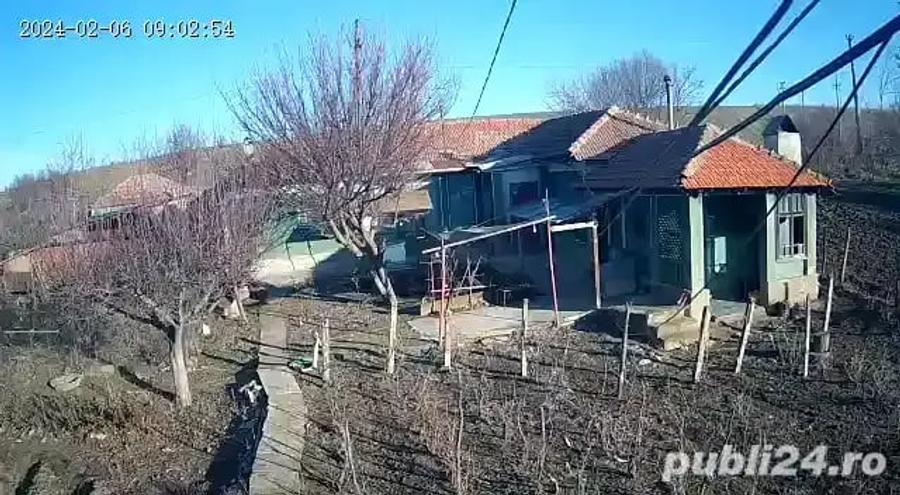 Casă cu 5 camere cu Teren 2200 Mp în Seaca