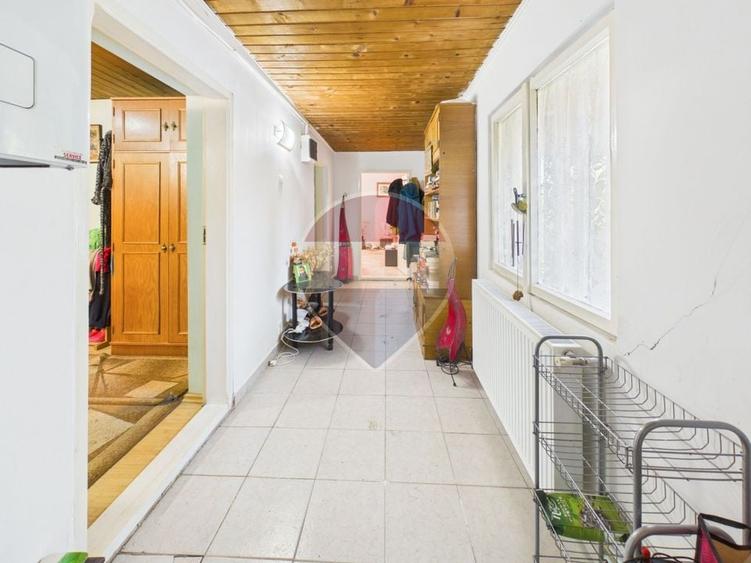 Casă individuală cu 6 camere cu Teren 2800 Mp în Butimanu