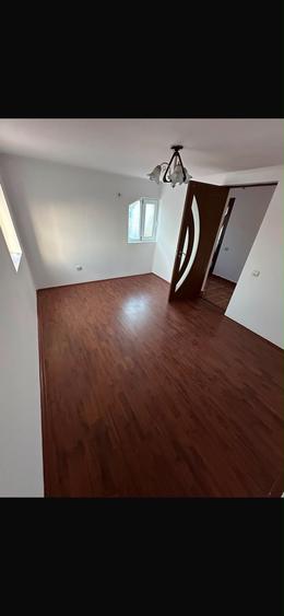 Casă cu 6 camere cu Canalizare în Curcani