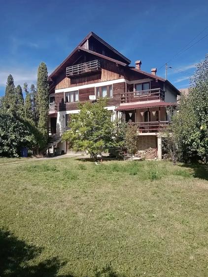 Casă cu Teren 1300 Mp în Bran
