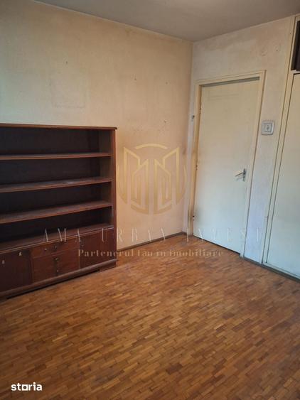 Apartament cu 3 camere semidecomandat în Crângași